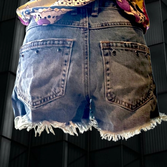 3/$25 Vanilla Star Jean Shorts. Size 3. - Picture 5 of 8